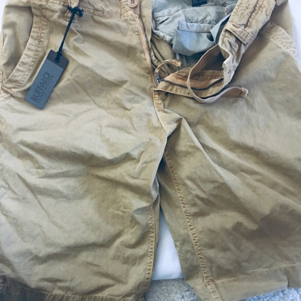 David Britton Buffalo nwt